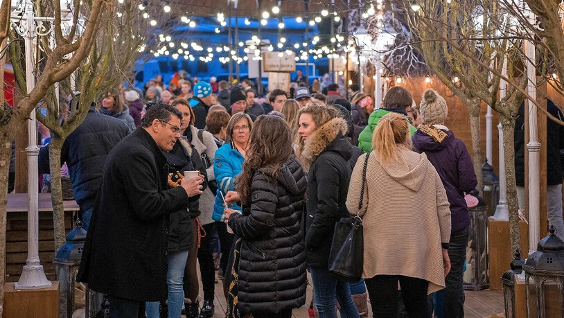 Am Abend dürfen dann die Einheimischen das Gelände stürmen.