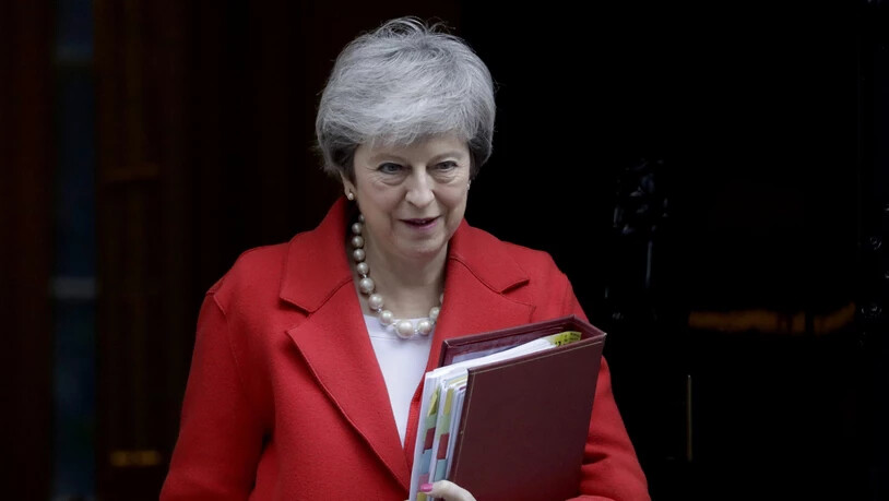 Die britische Premierministerin auf dem Weg ins Parlament: Theresa May hofft weiterhin, dass Brüssel ihr beim Abkommen über den EU-Austritt doch noch entgegenkommen wird. Sie äusserte sich entsprechend am Mittwoch im Unterhaus in London.
