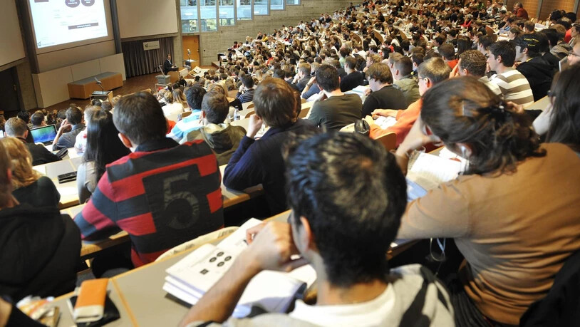 Ein Studium können sich nicht alle Eltern für ihre Kinder leisten.