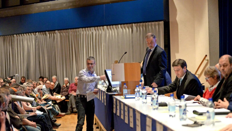 In Glarus Süd muss man erneut über die Bücher.