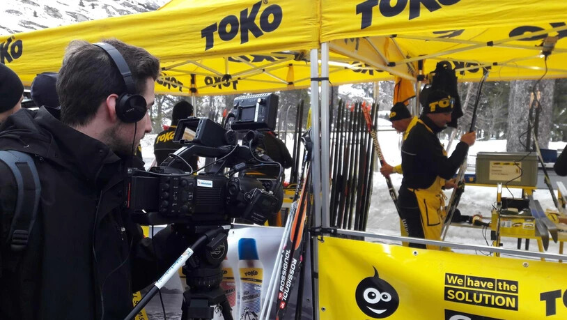 Kameramann Felix beim Last-Minute-Waxservice.