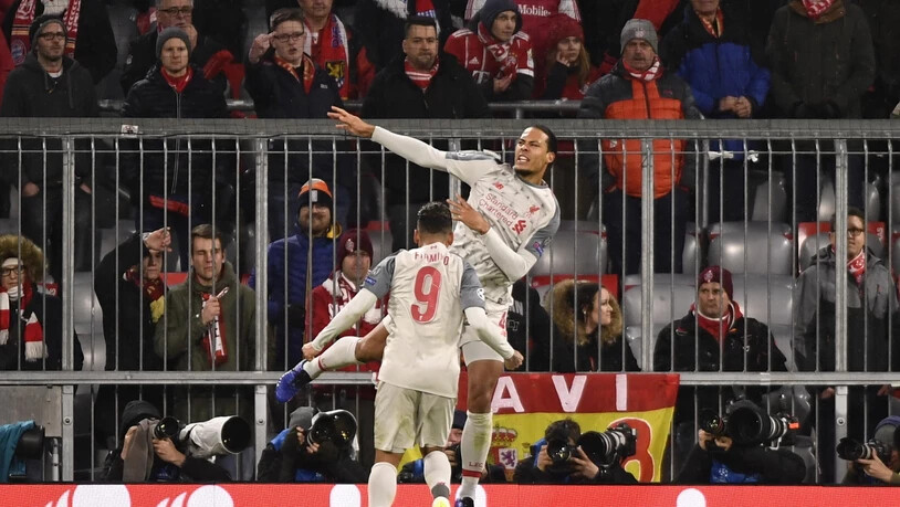 Liverpools Virgil van Dijk (springt am höchsten) bejubelt seinen Treffer zum 2:1 in München