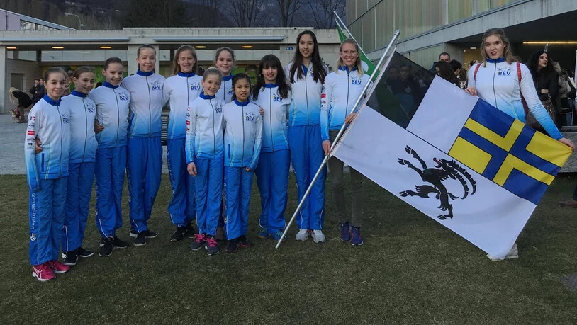 Die zwölf Läuferinnen starke Bündner Delegation.
