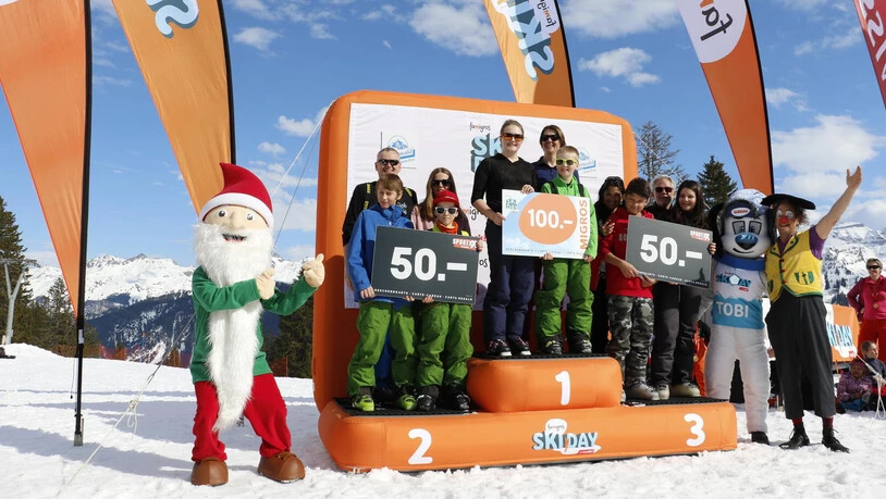 Die Siegerehrung des Famigros Ski Day Rennens.