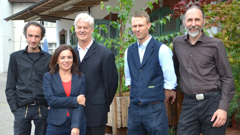 Freuen sich: Alanus Lüber Oesterle (links), Präsident des Vereins Zeughausareal, und «Door 5»-Inhaber Michel Dolezel (Zweiter von rechts) möchten die Arealaufwertung vorantreiben. 