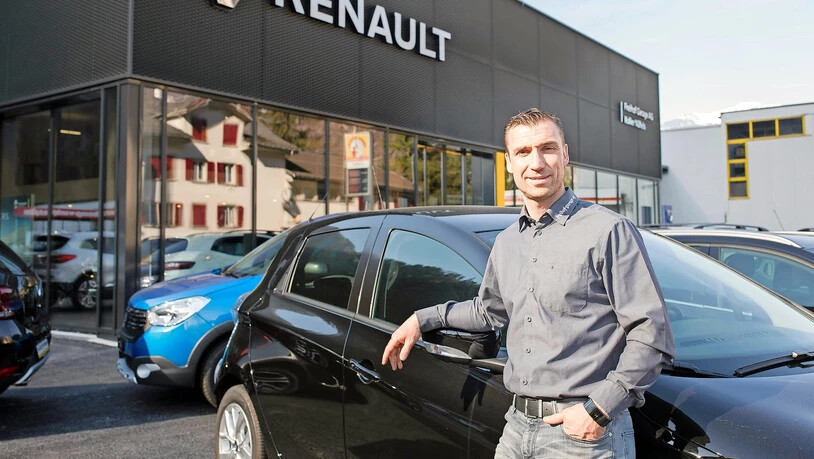 Doppelt neuer Antrieb zum Garagissimo-Wochenende: Edwin Koller vor dem Renault Zoé.
