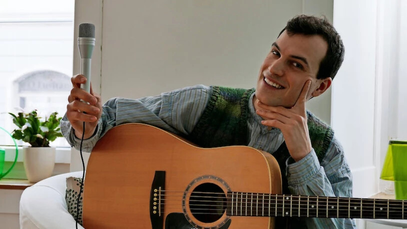 Jeremias Landolt ist Lyriker und Musiker.