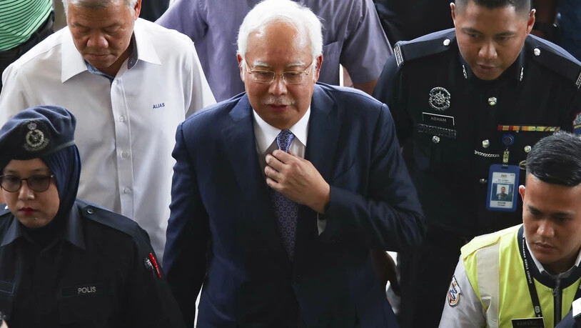 Malaysias Ex-Premier Najib Razak bei der Ankunft beim Gericht in Kuala Lumpur, wo er sich wegen Korruption und Veruntreuung verantworten muss.