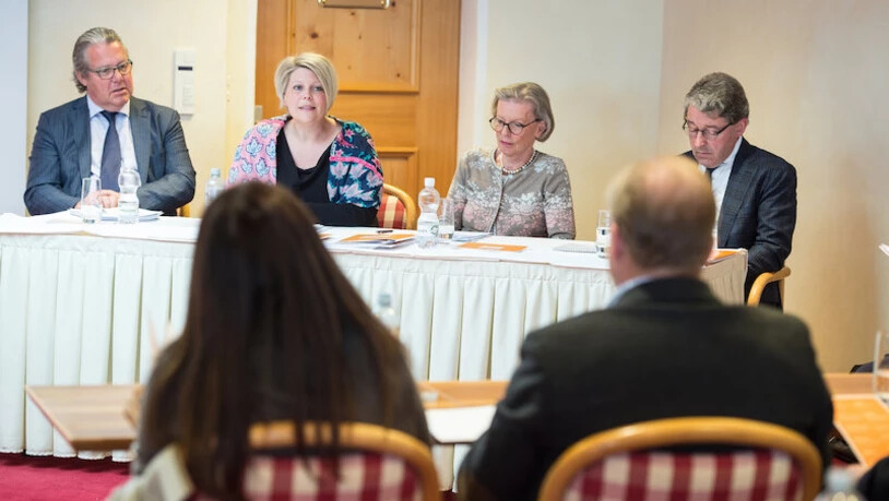 Vom «Klosters Music Festival» zum Festival «Klosters Music»: Rolf Theiler, Franziska von Arb, Daniela Lütjens und  Heinz Brand (von links) informieren im Hotel «Alpina» über die Neuerungen des Sommeranlasses.