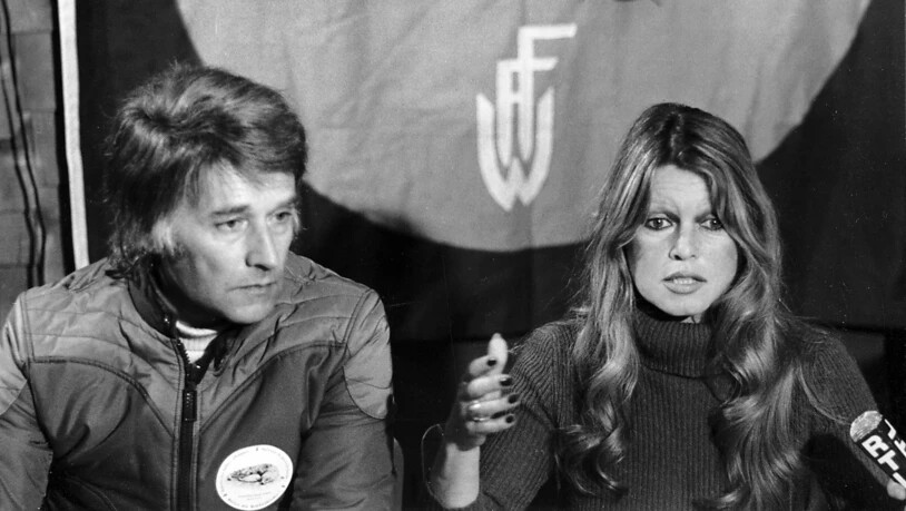 Franz Weber und Brigitte Bardot protestierten am 21. März 1977 in Blanc Sablon in Kanada gegen das Robbenschlachten.