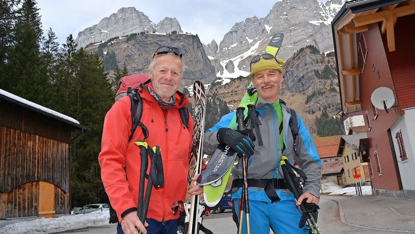 Die Allgäuer Herbert Lipp (links) und Georg Schatz wollen mit ihren Tourenskis den höchsten Glarner erobern.