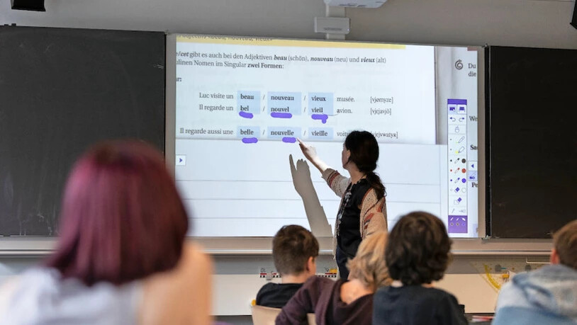 Nicht nur im Glarnerland: Schweizweit fehlen der Oberstufe 200 Lehrer mit entsprechender Ausbildung. 