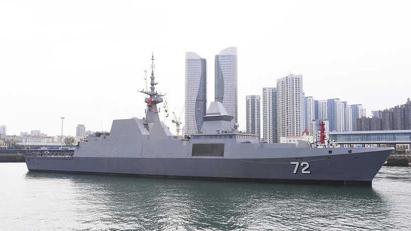Vor der ostchinesischen Küstenstadt Qingdao nahmen unter den Augen von Staats- und Parteichef Xi Jinping zahlreiche Kriegsschiffe an der maritimen Waffenschau teil.