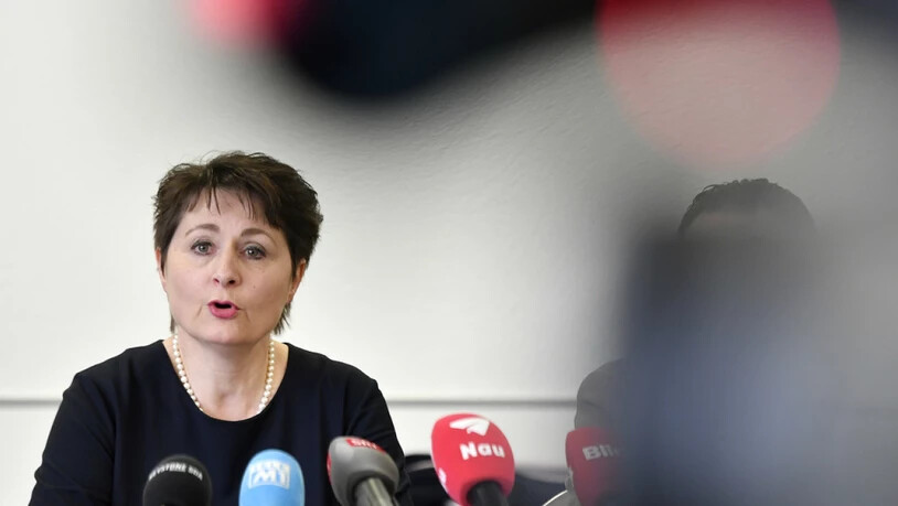 Die Aargauer Regierungsrätin Franziska Roth kehrt nach monatelangen Querelen mit ihrer Partei der SVP den Rücken. Dies gab sie am Dienstag in Aarau bekannt.