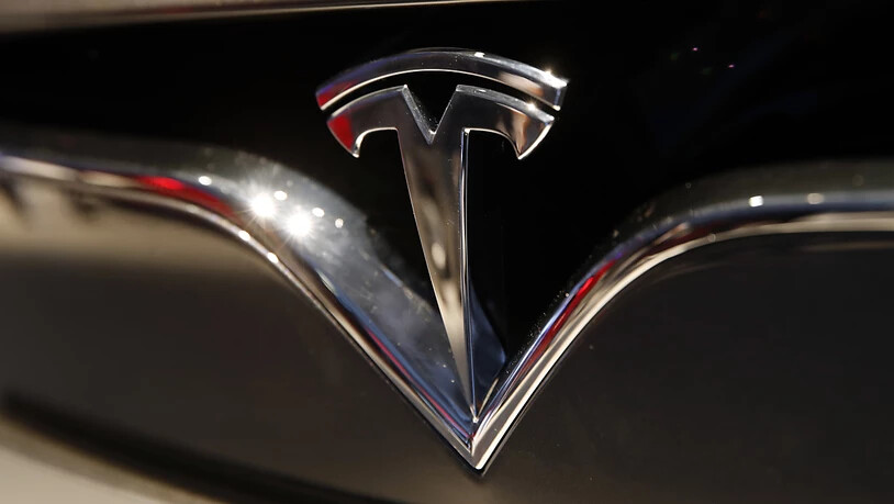 Unter anderem weniger Auslieferungen: Der US-Elektroauto-Hersteller Tesla ist wieder tief in die Verlustzone gerutscht. (Symbolbild)