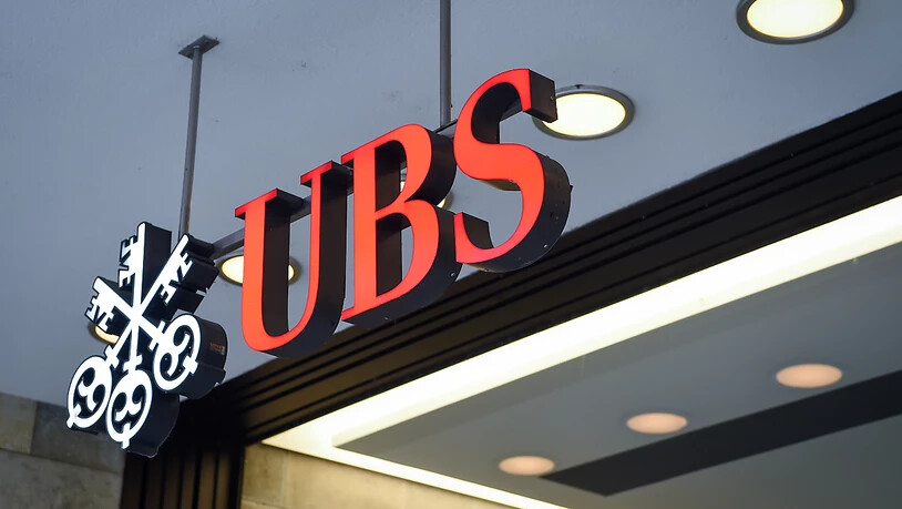 UBS verdient wegen schwieriger Bedingungen weniger, übertrifft aber Erwartungen. (Archiv)