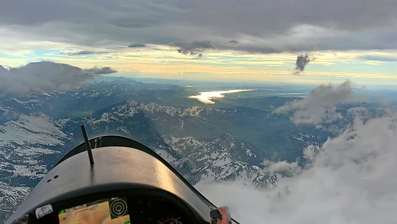 Im Aufwind: Kurz nach dem Start in Mollis (im Hintergrund der Zürichsee) geht es bis zu acht Meter pro Sekunde aufwärts.