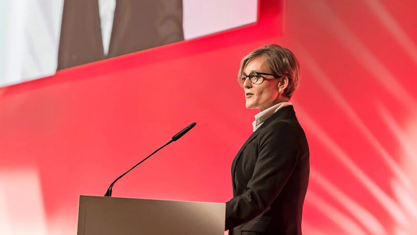 Keine Glarnerin, dafür Ökonomin und diplomierte Wirtschaftsprüferin: Sonja Stirnimann wird mit einem Landammann-Mehr gewählt.