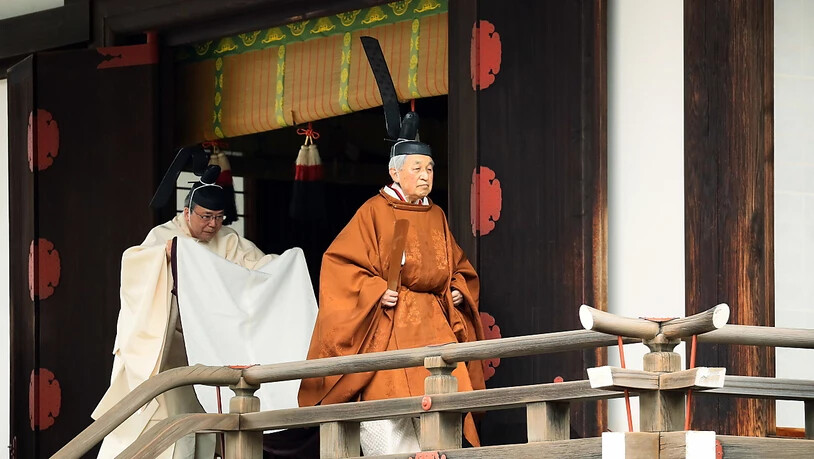Der 85 Jahre alte Monarch Akihito hat am Dienstag bei einer feierlichen Zeremonie seine Abdankung eingeleitet.