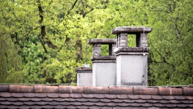 Nicht nur Schall und Rauch: Holzfeuerungen müssen regelmässig kontrolliert werden.
