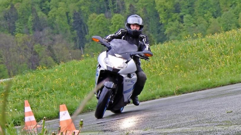 Auch in den Kurven muss der Fahrer sein Gefährt beherrschen.