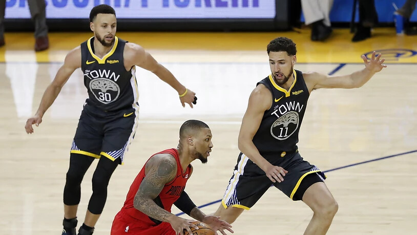 Stephen Curry (ganz links) behält mit den Golden State Warriors im Conference-Final gegen die Portland Trail Blazers den Überblick