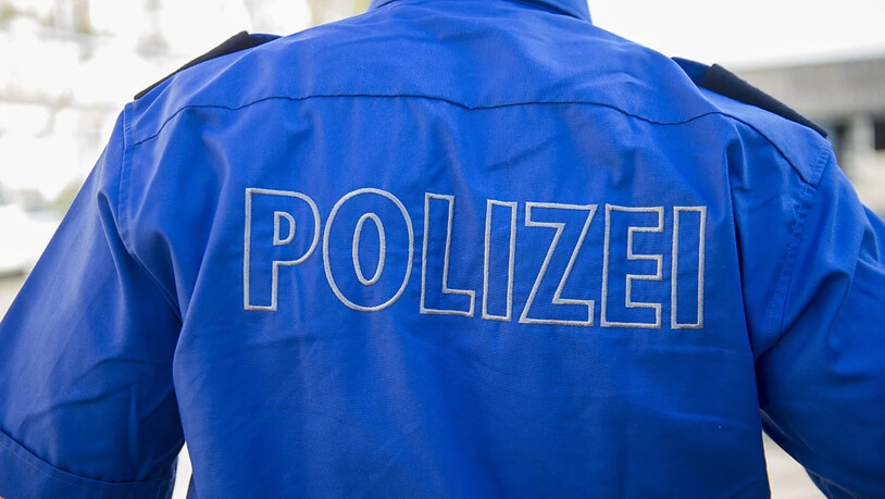 Eine Frau ist in Kreuzlingen TG auf einen falschen Polizisten hereingefallen und hat ihm Schmuck und Bargeld im Wert von über 150'000 Franken übergeben.
Archivbild