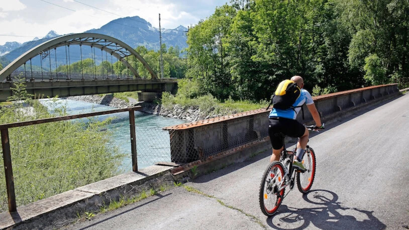 So oft es geht, kommen Mitarbeiter aus bisher zehn Glarner Firmen mit dem Fahrrad zur Arbeit.