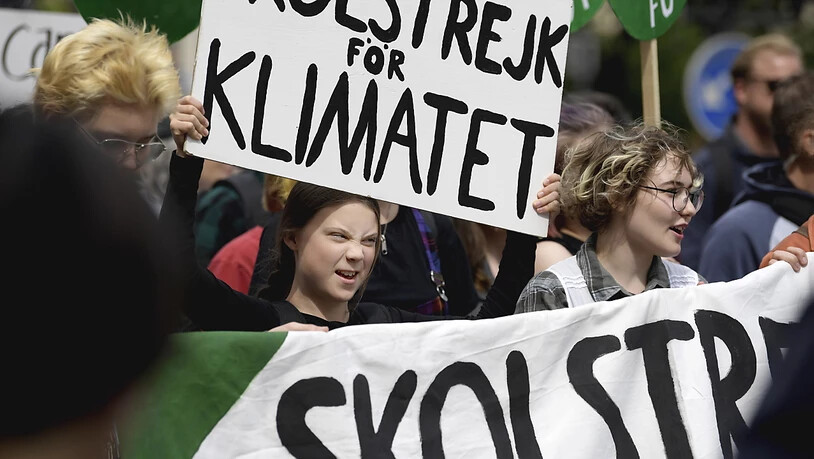 Die Initiantin der Klimastreiks, die schwedische Aktivistin Greta Thunberg, nimmt in Stockholm an einer Demonstration teil.