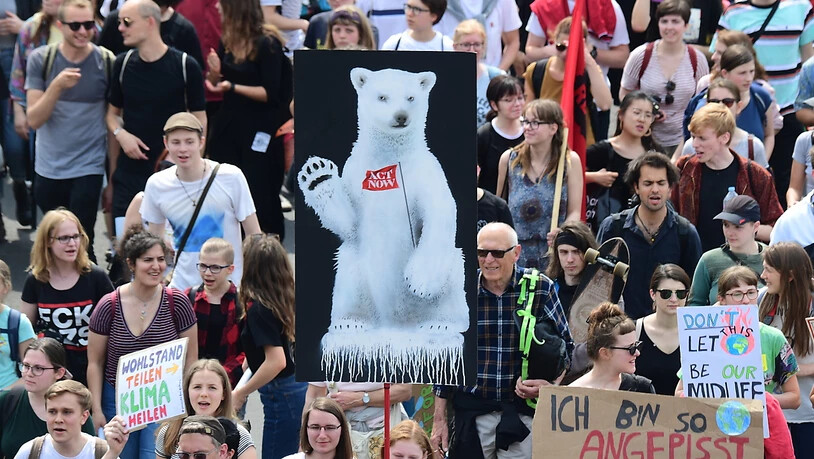 Nach Angaben der Organisatoren demonstrierten in Berlin mehr als 15'000 Teilnehmerinnen und Teilnehmer für den Klimaschutz.