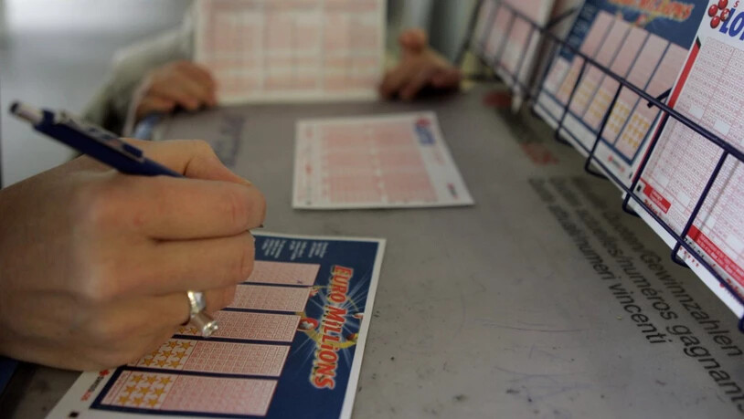Zwei Gewinner haben bei der Lotterie Euromillions die richtigen Zahlen angekreuzt und teilen sich 36,8 Millionen Franken. (Symbolbild)