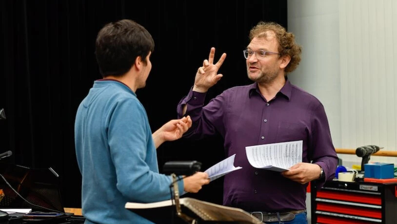 In seinem Element: Komponist Michael Pelzel aus Jona bei den Proben seines Musiktheaters «Last Call».