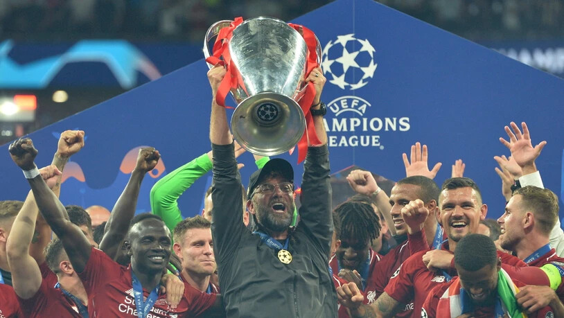 Endlich wieder einmal einen Final gewonnen: Liverpools Coach Jürgen Klopp feiert mit dem Pokal
