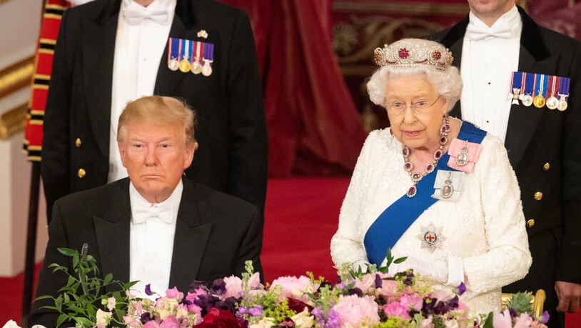 Die Queen hat am Montagabend bei einem Abendessen auch kritische Worte an den US-Präsidenten Donald Trump gerichtet.
