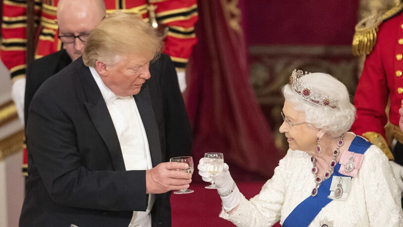 US-Präsident Donald Trump und die britische Königin Elizabeth II. haben am Montagabend auf das Wohl der beiden Länder angestossen.