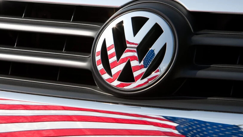 Der VW-Konzern hat nach dem Abgasskandal in den USA wieder etwas Fuss bei den Konsumenten gefasst. (Archivbild)