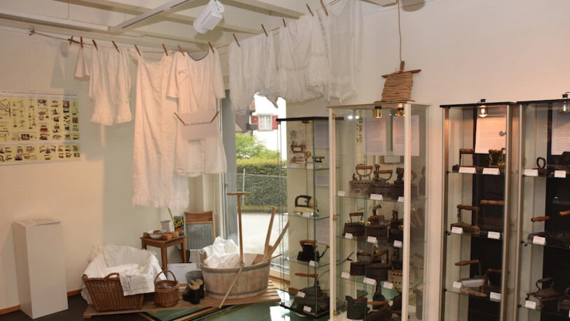 Die Ausstellung in Weesen zeigt, wie früher gewaschen  und gebügelt wurde.