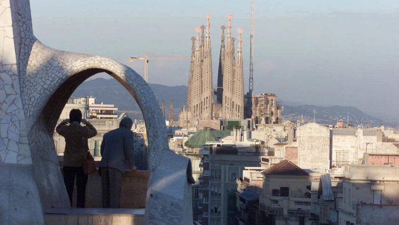 Die wohl grösste bisher unbewilligte Baustelle der Welt wird nach 137 Jahren legalisiert. Architekten, Ingenieure und Bauarbeiter dürfen dank einer offiziellen Baubewilligung nun an der unvollendeten Basilika Sagrada Familia in Barcelona endlich werkeln,…