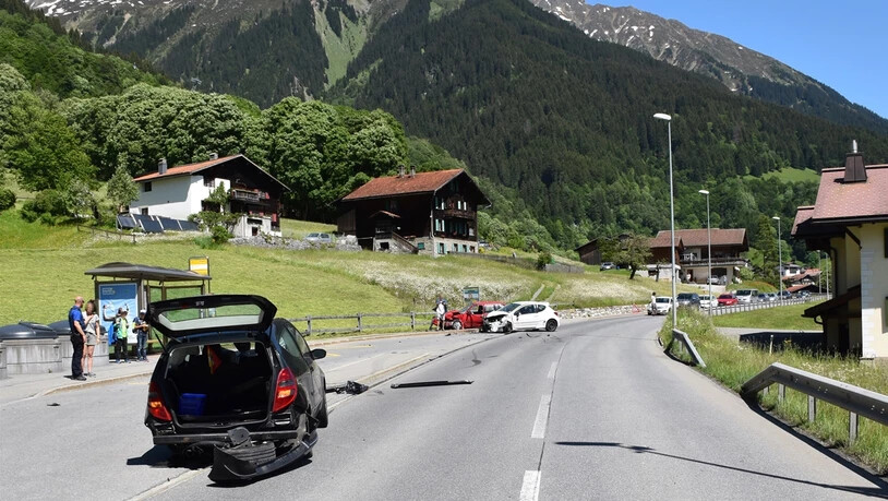 Zum Unfall kam es, weil ein Autofahrer kurz eingenickt war.