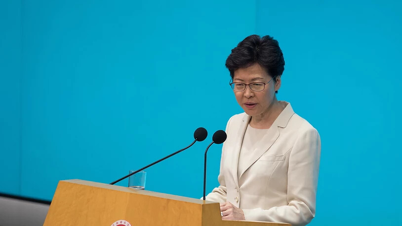 Hongkongs Regierungschefin Carrie Lam hat sich nach den Massenprotesten bei der Bevölkerung für die Kontroverse über das Gesetz für Auslieferungen an China entschuldigt.