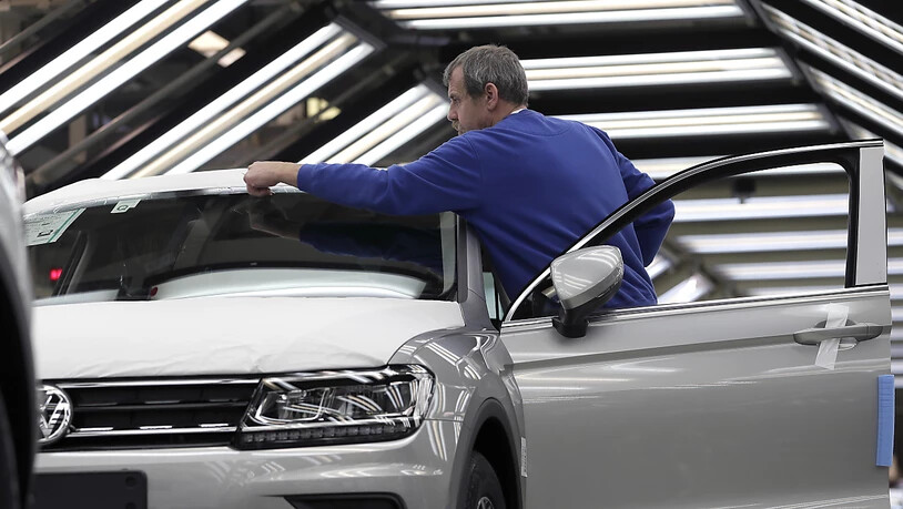 Voll digitalisiert: Volkswagen bündelt Tausende IT-Experten in einer Einheit. Unter anderem gehört die mit dem US-Technologieriesen Microsoft angekündigte Cloud-Zusammenarbeit zu den Projekten. (Archivbild)