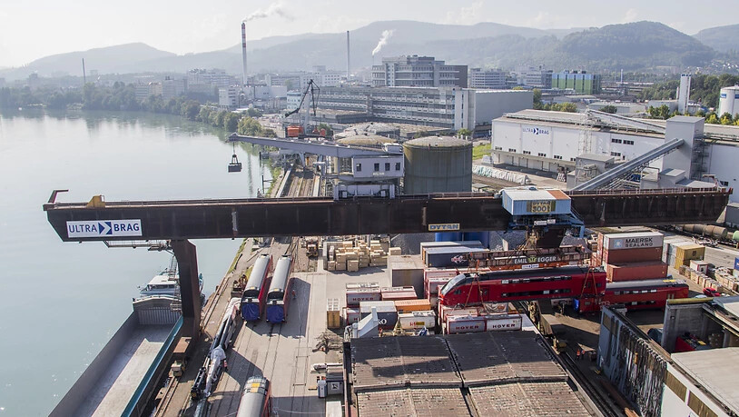 Der Schweizer Aussenhandel hat sich verhalten entwickelt: Der Rheinhafen bei Muttenz (Archivbild).