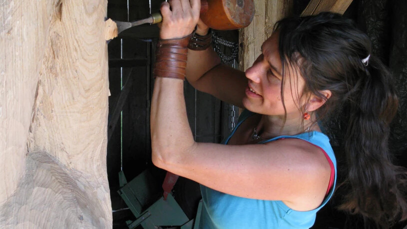 Martina Kreitmeier aus Vilsheim (GER) ist eine der fünf Frauen, die an der 5. Internationalen HolzART-Woche teilnehmen.-