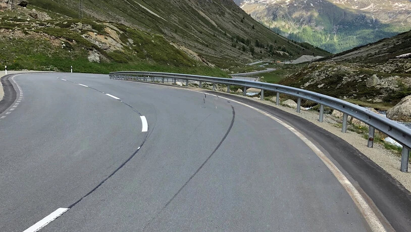 Die Spuren zeugen vom Unfall.