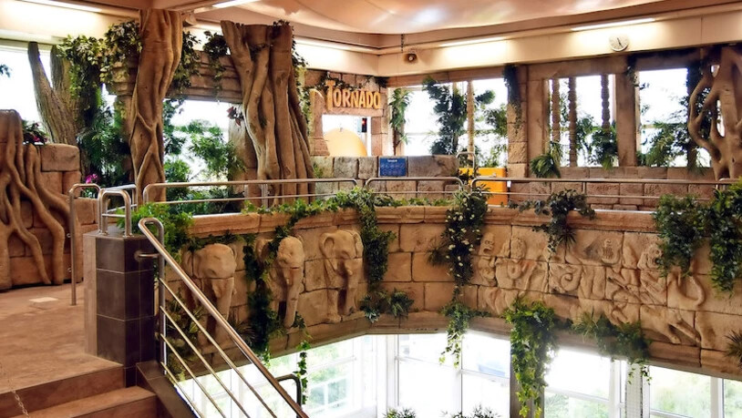 Die Start- und Endbereiche der Rutschbahnen zeigen sich wie hier bei der Tornado-Rutsche neu im Dschungel-Look.