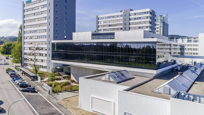 Der neue Innovationscampus der Bühler Group in Uzwil schlägt eine Brücke zwischen den bestehenden Fabrikgebäuden und den modernisierten Anwendungslabors.