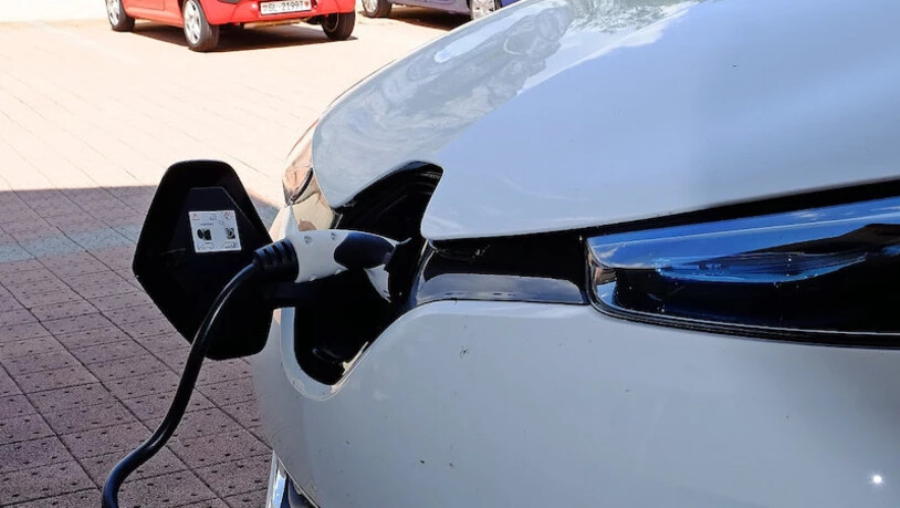 Die Verwaltung von Glarus Süd setzt für interne Fahrten ein Elektroauto ein, gestellt von Mobility und auch für private Mobility-Nutzer verfügbar.