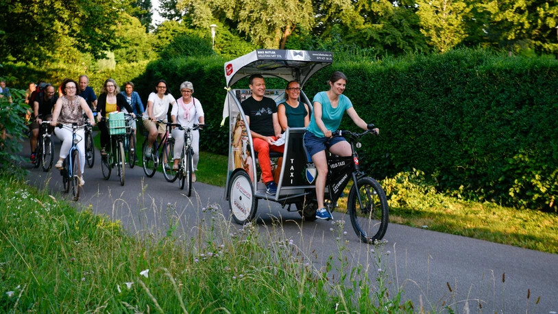 Spritztour: An seinem letzten Arbeitstag wurde Luca Eberle mit der Rikscha abgeholt.