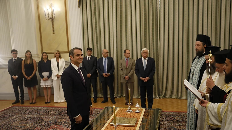 Der konservative Parteichef Kyriakos Mitsotakis ist am Montag als neuer Ministerpräsident von Griechenland vereidigt worden.