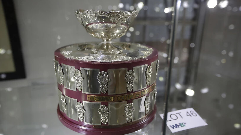 Unter den Hammer kamen auch eine Replik des Davis-Cup-Pokals von 1988